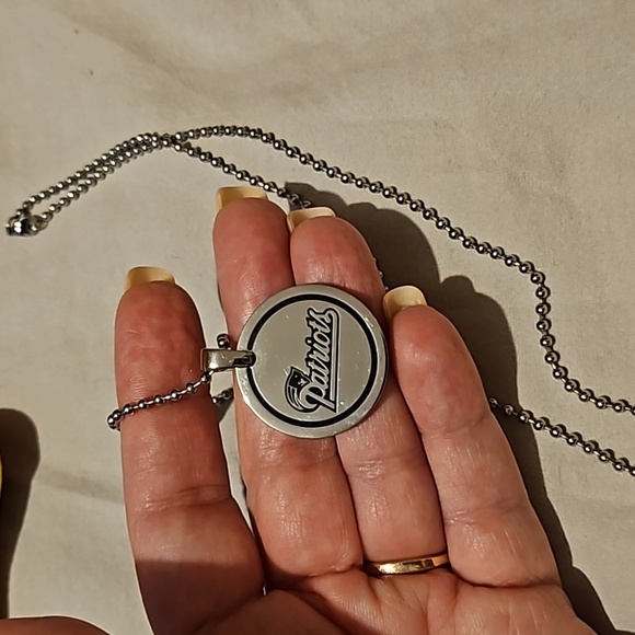 New England Patriots pendant with chain - Picture 5 of 7